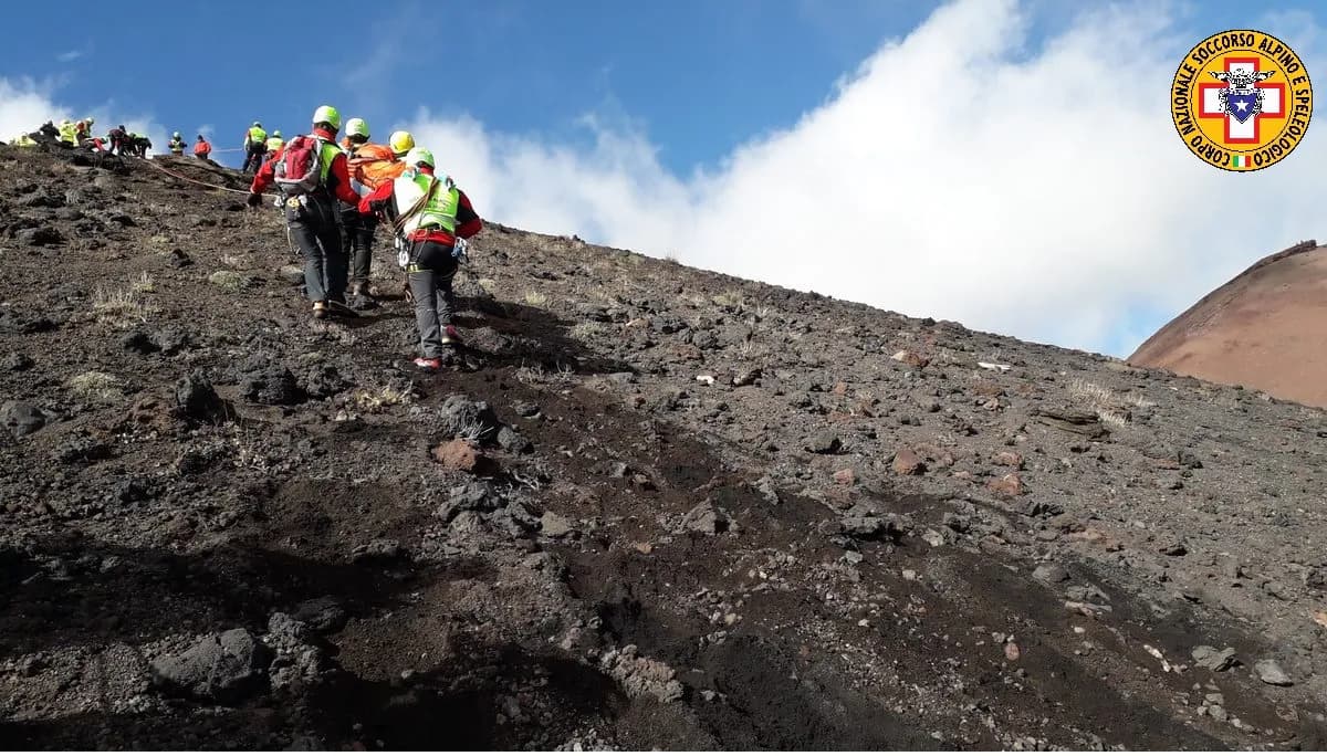 Sull’Etna per vedere la colata, smarriscono il sentiero: soccorsi due ventenni