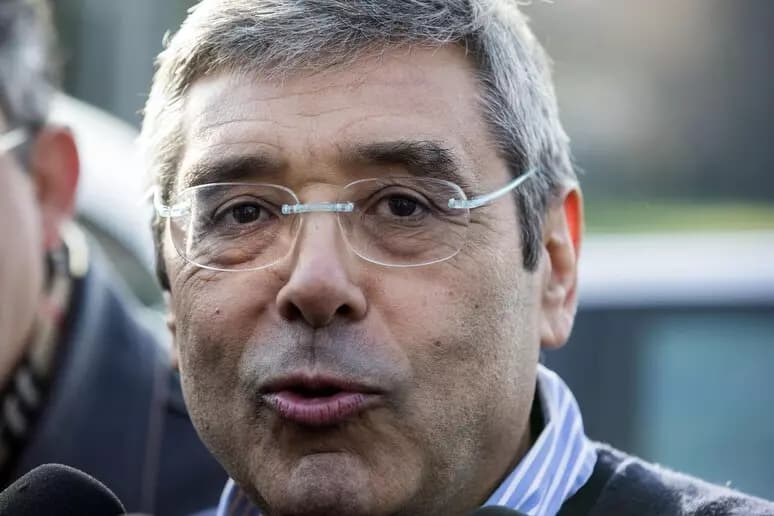 Corruzione nella sanità: Cuffaro non si presenta in aula e chiede il patteggiamento