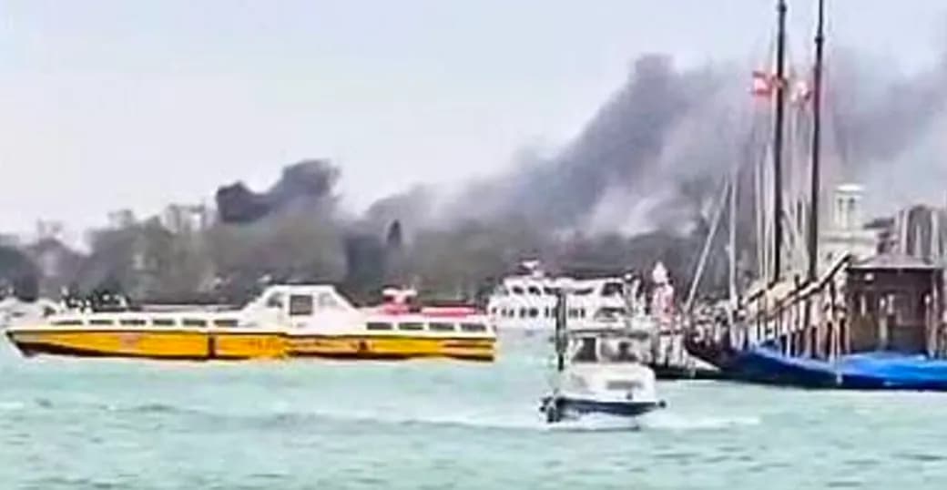 Venezia: incendio alla Biennale, rogo sul tetto del Padiglione Serbia