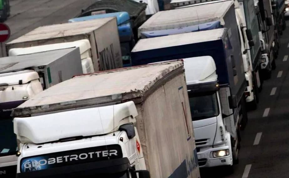 Stop al blocco degli autotrasportatori, convocati dal Ministero dei Trasporti