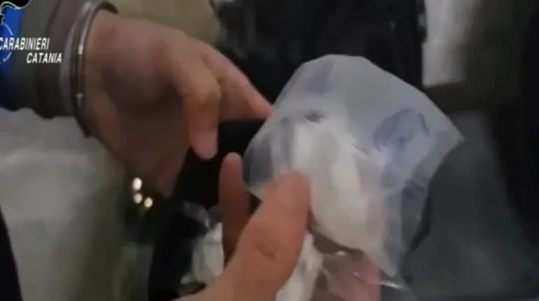 Catania: trovati oltre 30 chili di droga in un garage