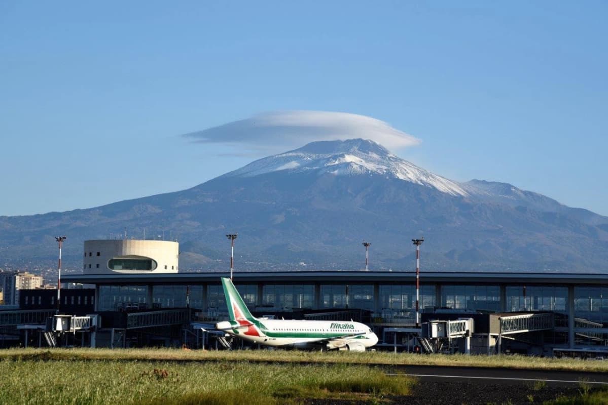 Etna, arrivi limitati all’aeroporto di Catania