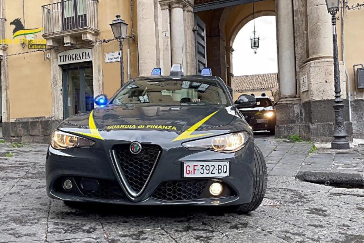 Gasolio importato illegalmente: sequestrati beni per 235mila euro