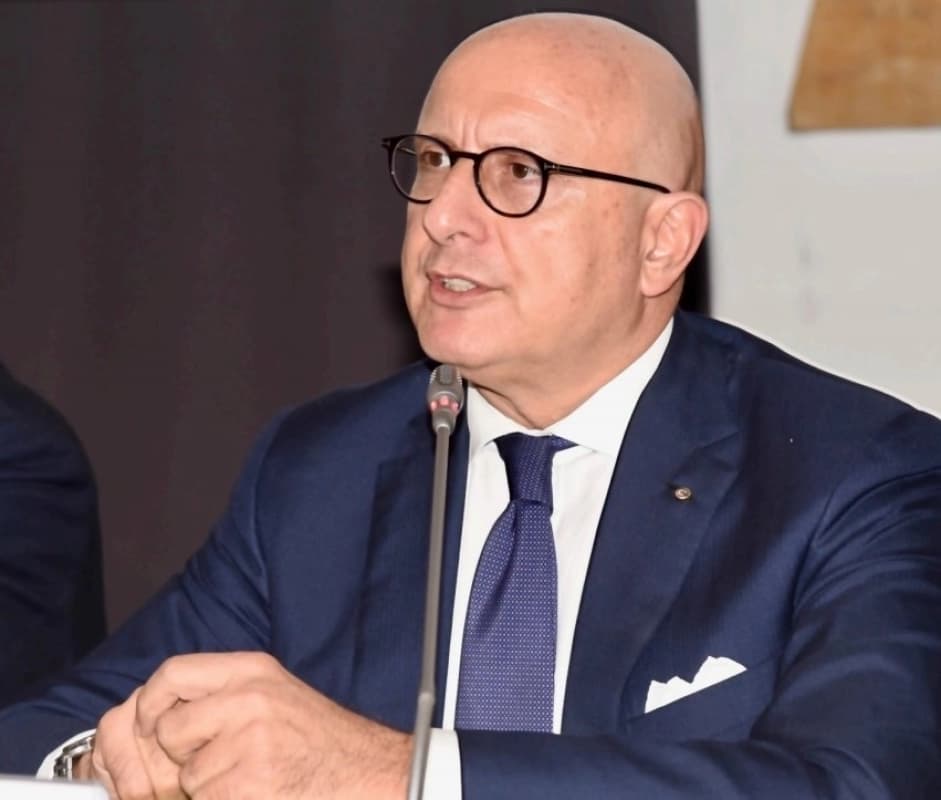 Inchiesta su Armao, i frame della polizia e il denaro nascosto nell’orologio a pendolo
