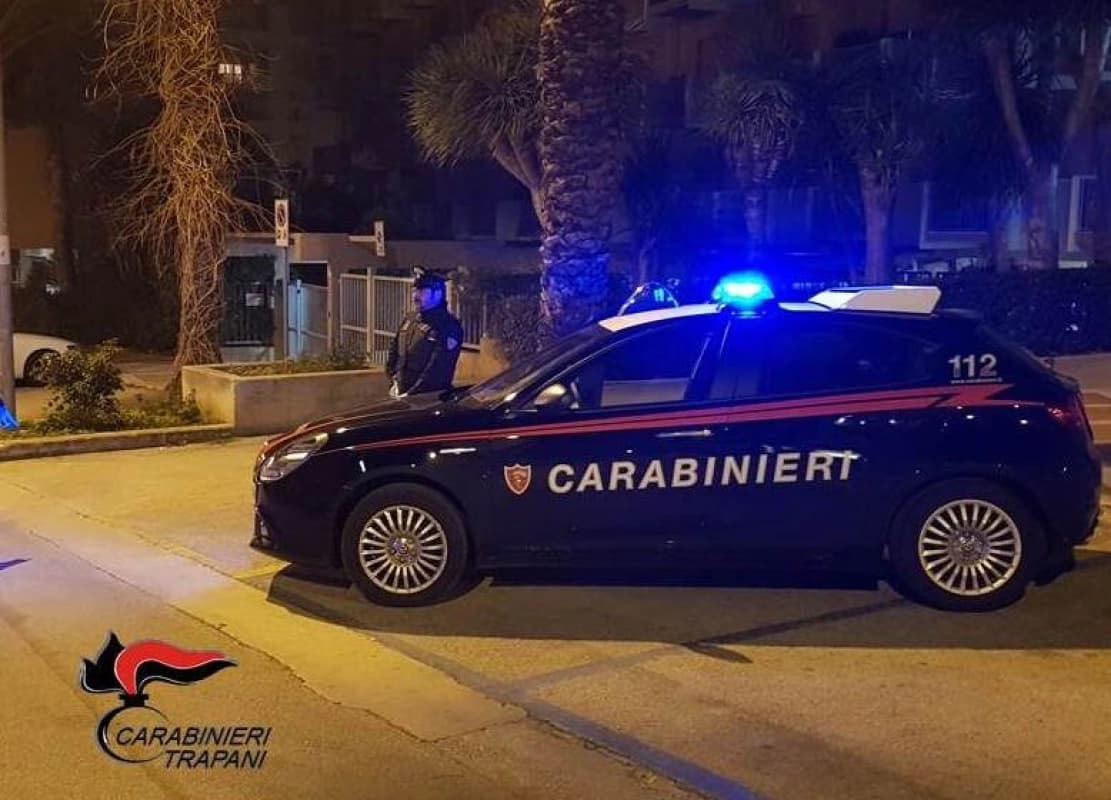 Tenta “truffa dello specchietto” ma viene riconosciuto da carabiniere: arrestato