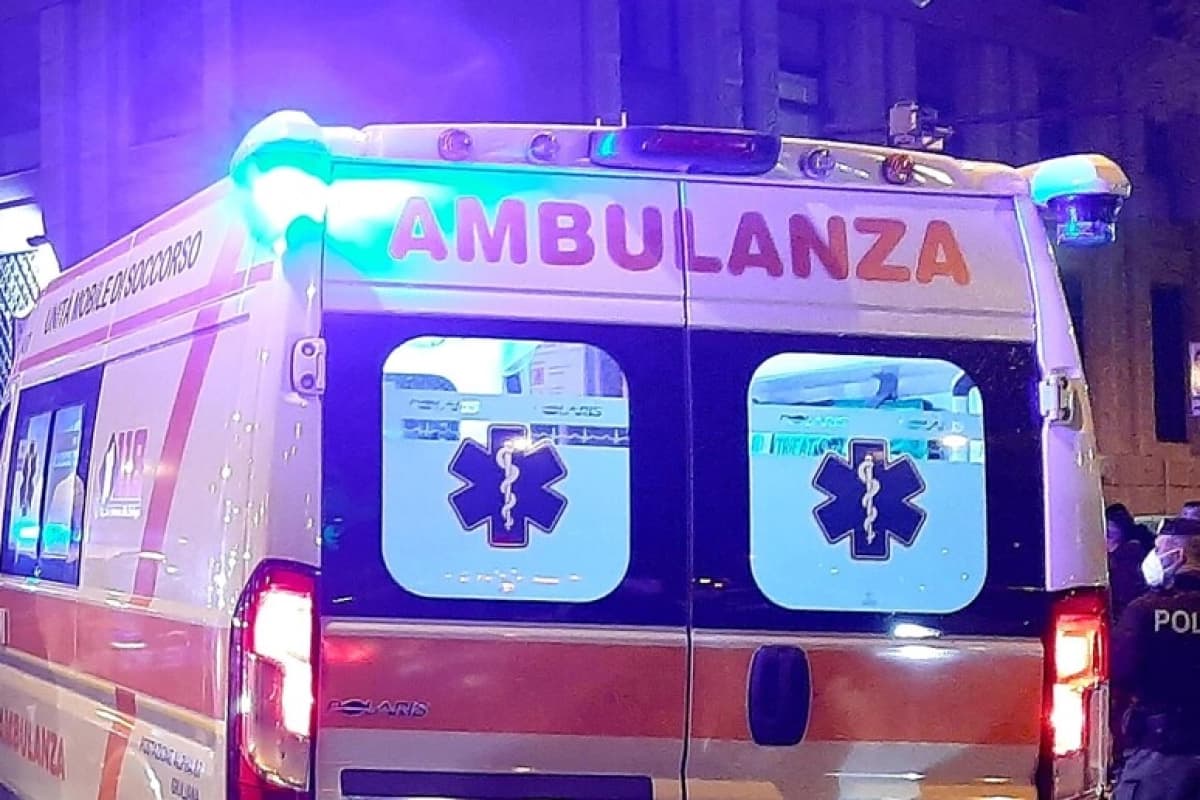 Prima l’impatto con la sua auto, poi travolto mortalmente sulla A29