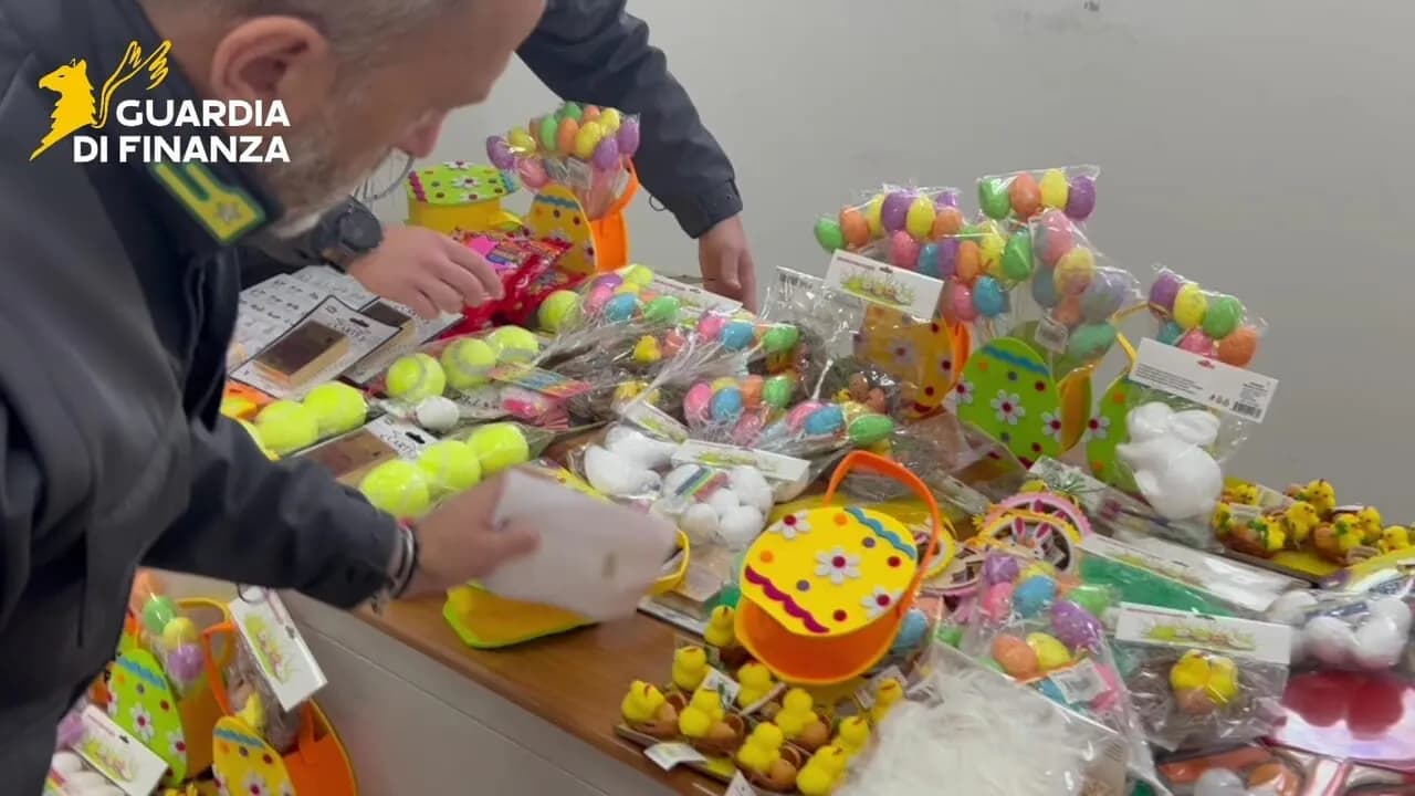 Addobbi e articoli pasquali non a norma: sequestrati oltre 200mila pezzi