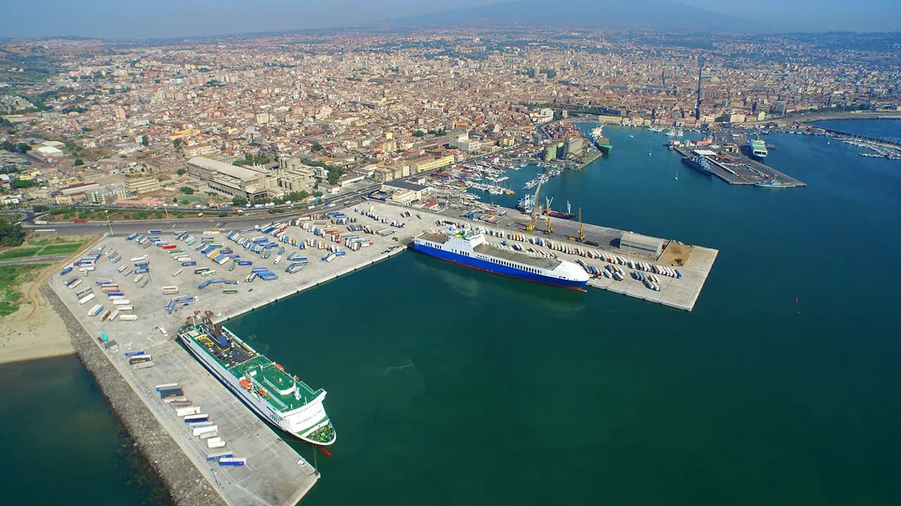 Porto di Catania, firmate le concessioni per il riordino delle aree operative