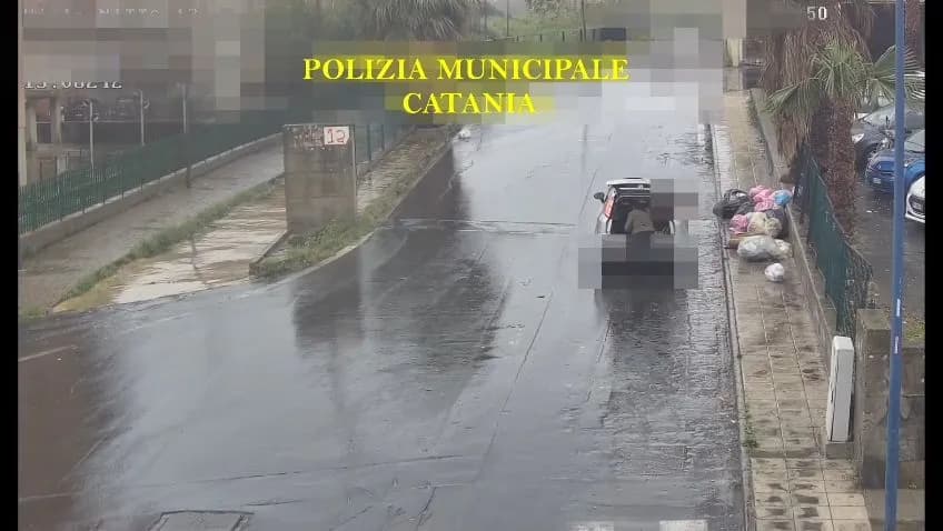 Catania, oltre 300 i furbetti dei rifiuti conferiti in giro per la città