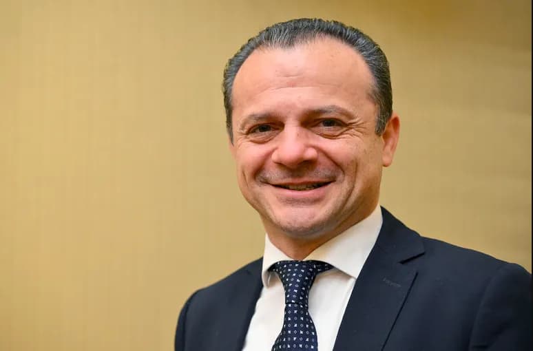 De Luca fa un passo indietro in Commissione Bilancio: “Lascio spazio a Controcorrente”