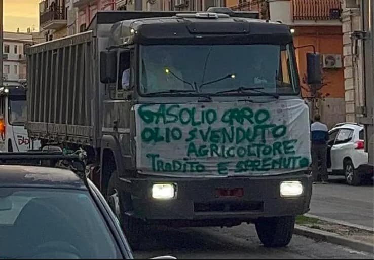 Caro gasolio: Sud Italia si ferma, autotrasportatori in sciopero