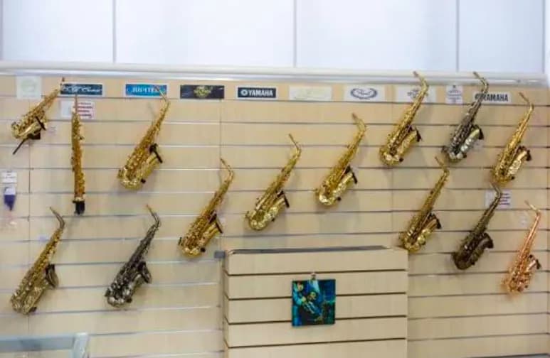 Acireale: furto da 100mila euro in un negozio di strumenti musicali